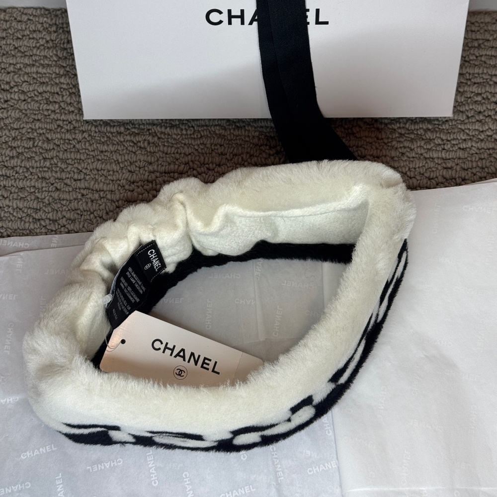 NWT Chanel Shearling Headband - Picture 3 of 14
